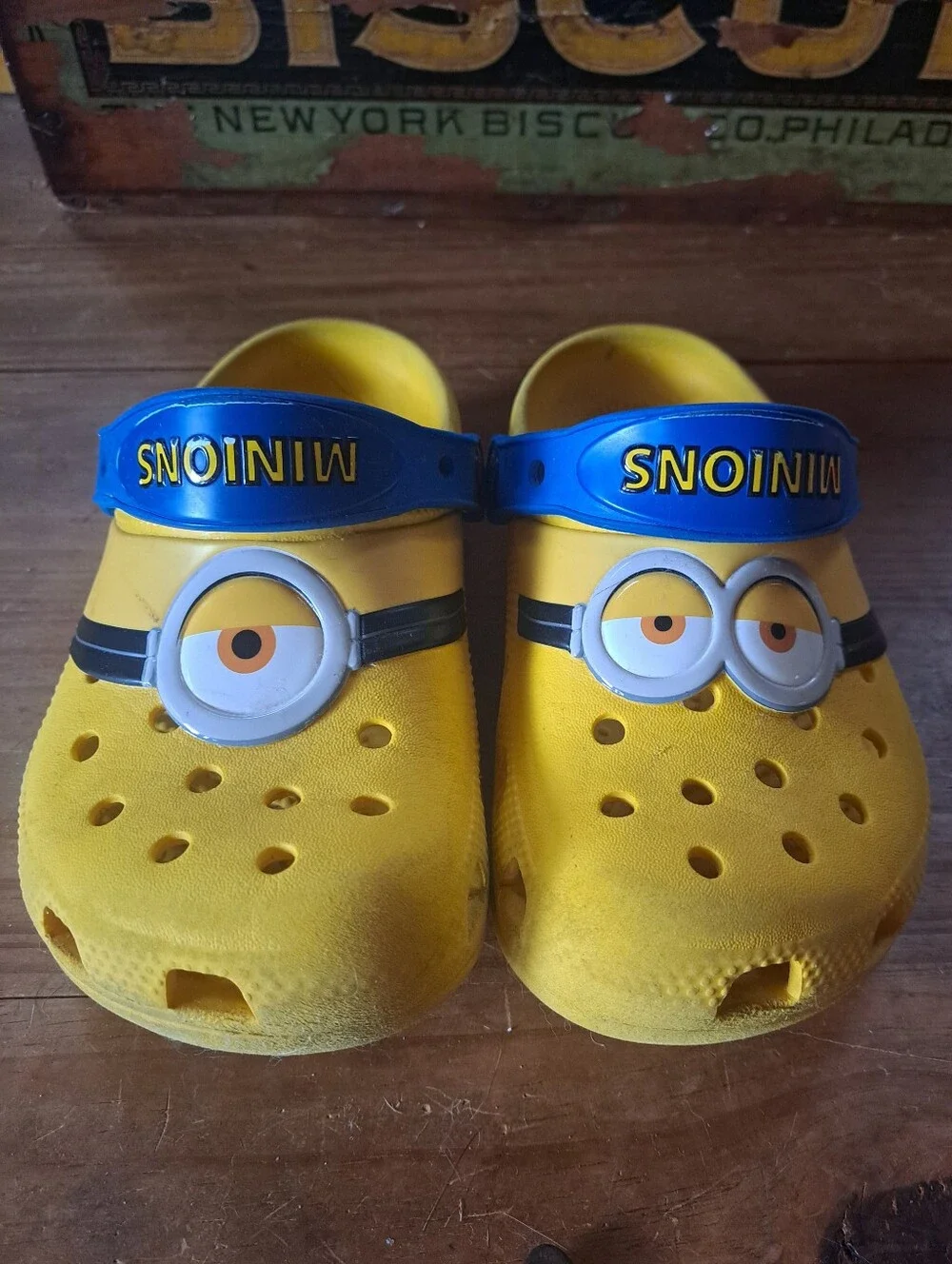 Crocs Despicable Me Clogs Kids Size 1, Fun Lab I Am Minions Stuart & Kevin 20746